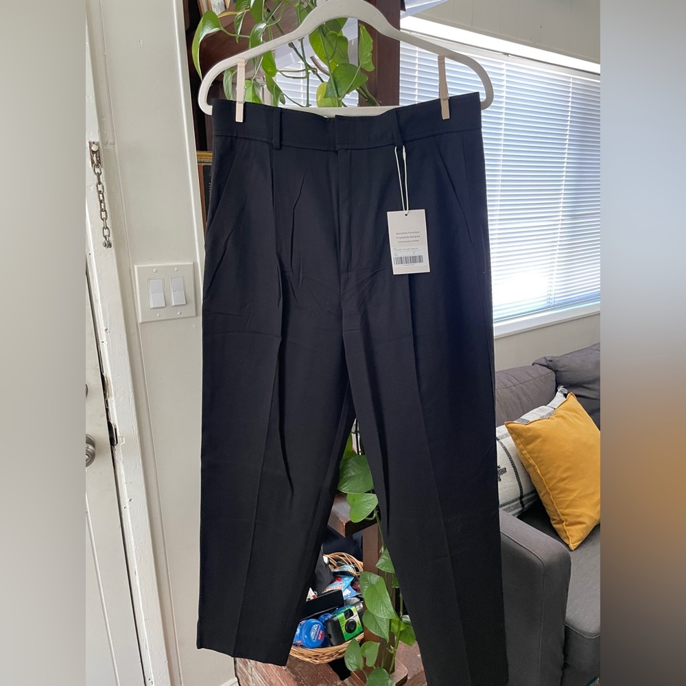 Everlane - The Draper Tapered Pant in Black